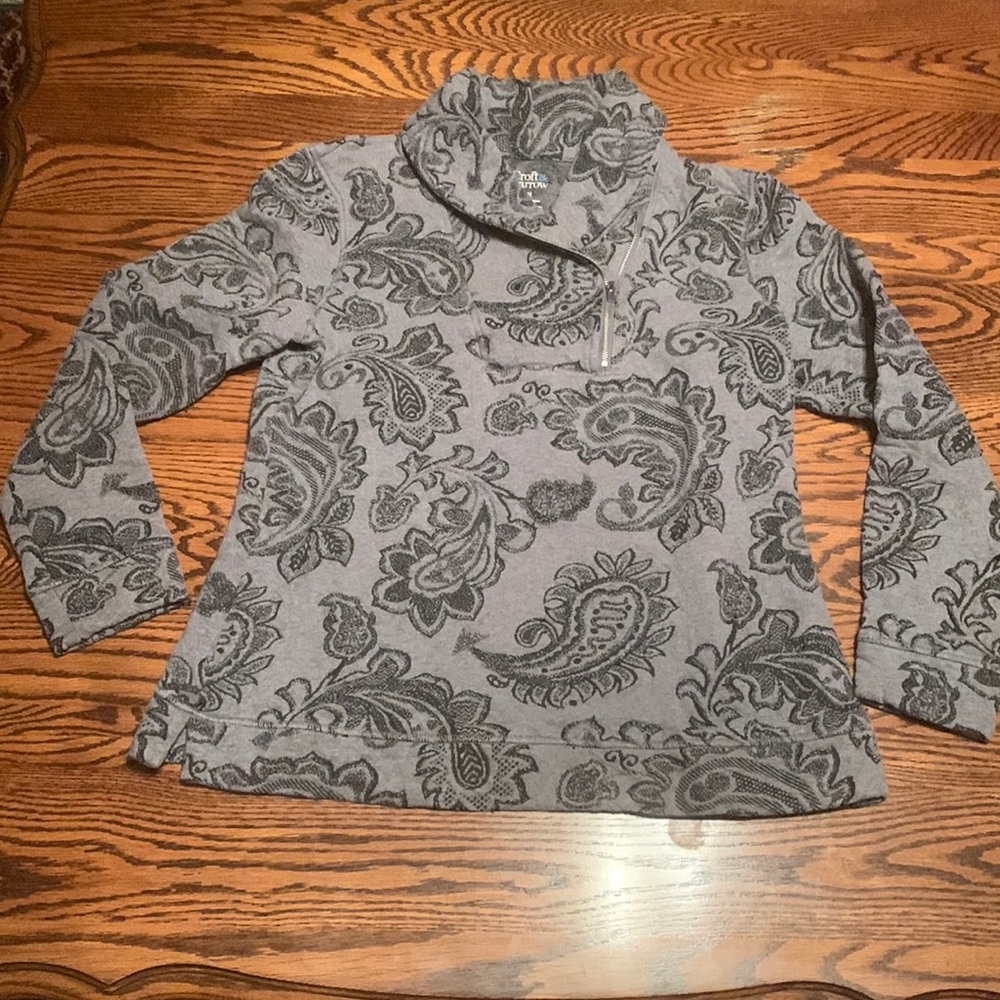Croft & Barrow grey & black collared sweater/sweatshirt. Size M.